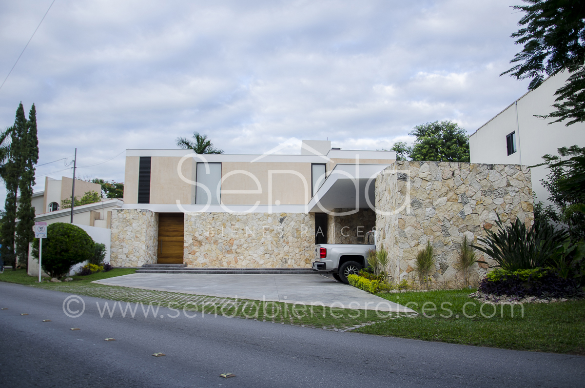 2019-12-03_22_59_57_19KG-38 Casa en venta en La Ceiba -1.jpg